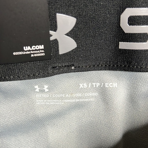 Under Armour Gray Cropped Fitted Pants Size XS - Picture 5 of 10